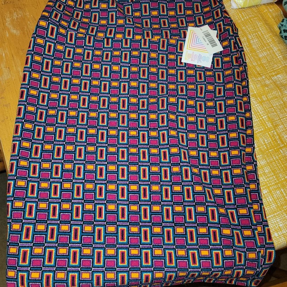 NWT! LuLaRoe CASSIE Skirt. Geometric Shapes